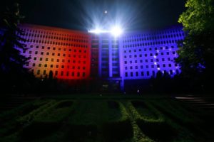 parlament iluminat tricolor ue