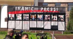 inamicii presei