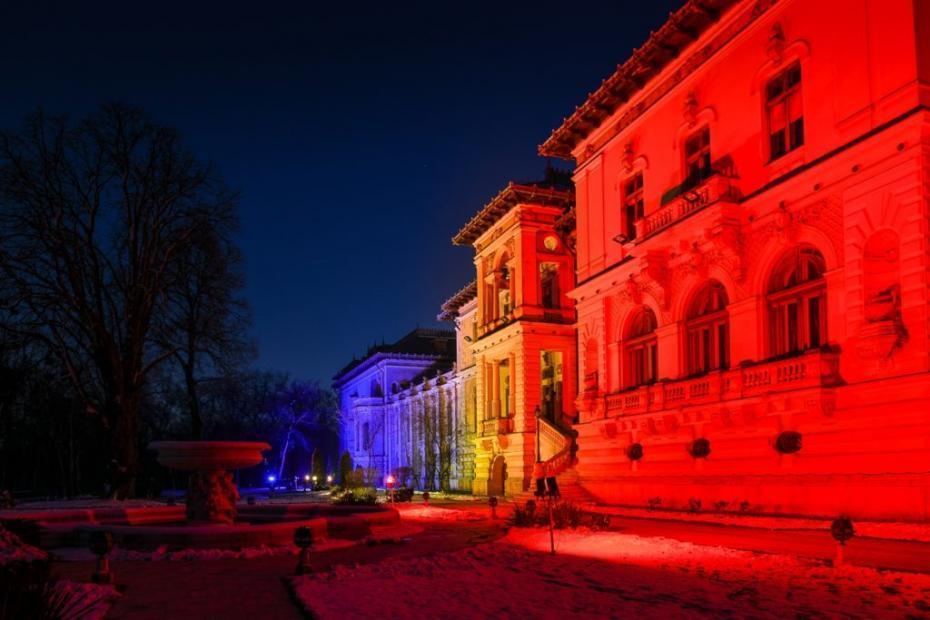 Palatul Cotroceni Luminat In Culorile Tricolorului De Ziua Unirii