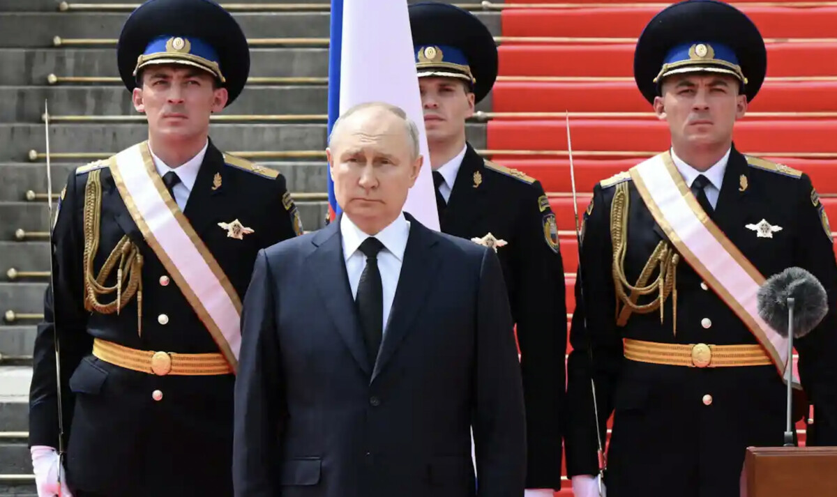 Vladimir Putin în fața membrilor unităților militare ruse / SPUTNIK/Reuters