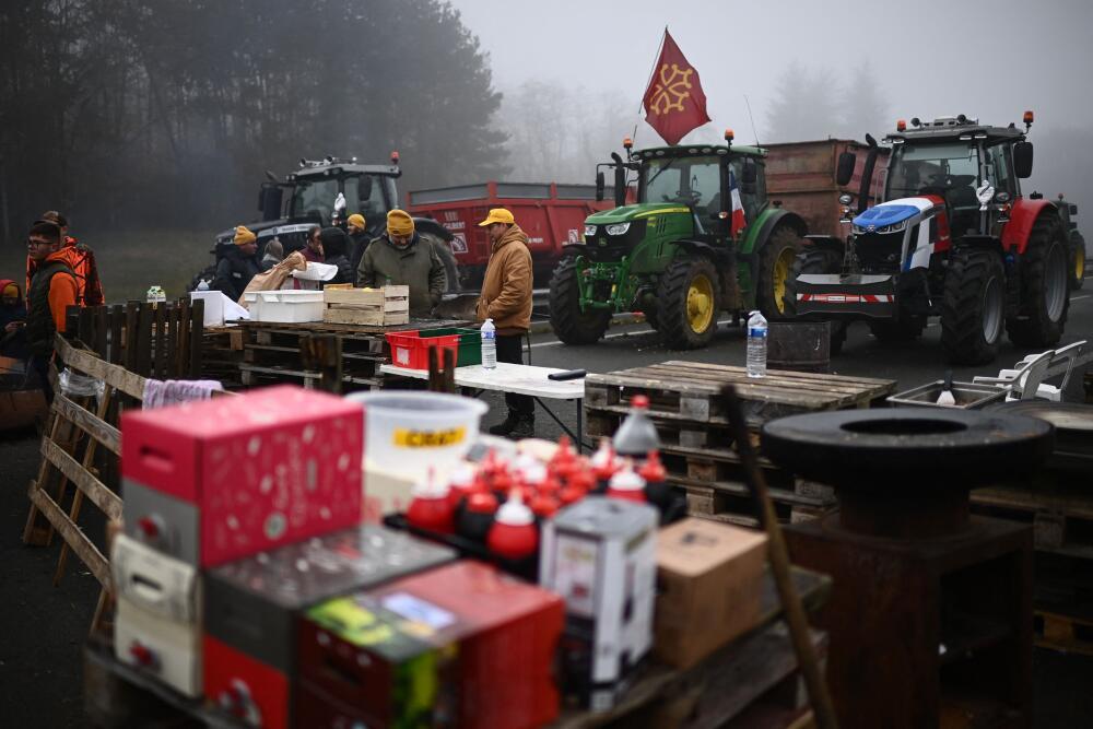 Fermierii francezi au blocat autostrăzile.Foto credit: Christophe Archambault/AFP