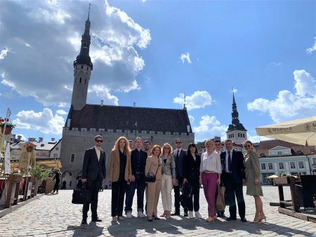Delegația ministerelor ucrainene în Estonia, într-o vizită de studiu pentru instruire privind UE, în primăvara anului 2023. Eva-Maria Liimets este a patra persoană din dreapta. Credit foto: colecție privată.