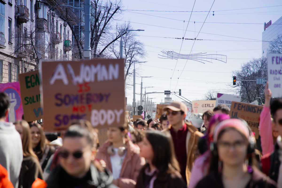 „Statul la nevoie se cunoaște: Femei în siguranță. Dreptate în instanță”. Marșul Feminist 2026