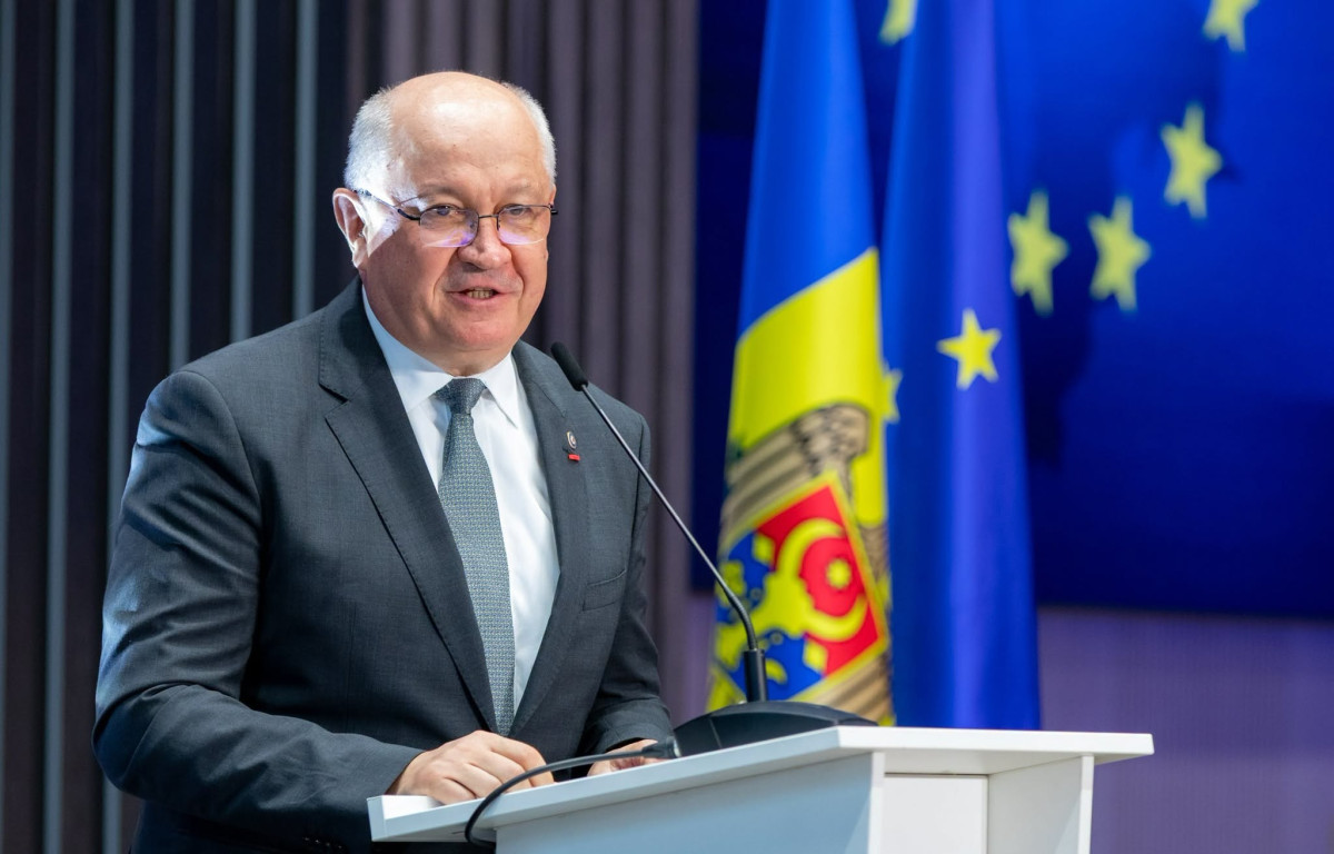 Program pe 15 pagini, două crize și corpul de control. Cinci momente importante ale Guvernului Munteanu